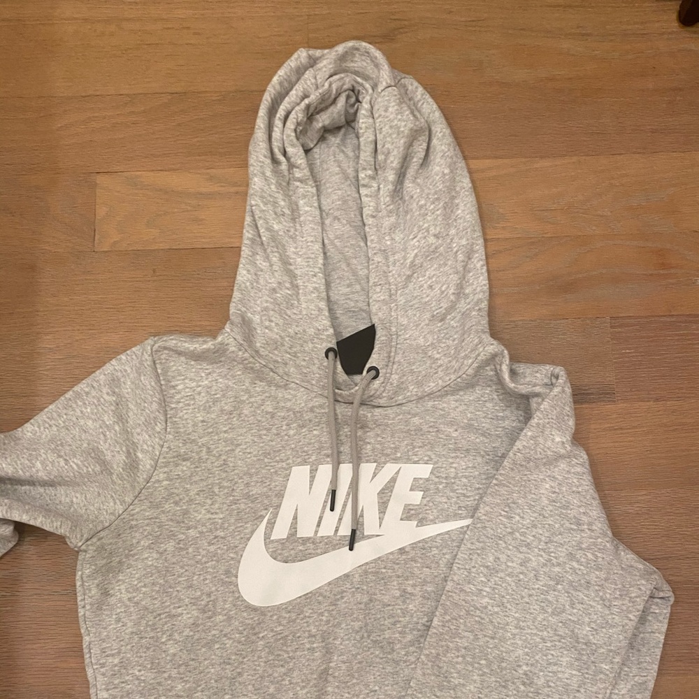 nike cropped hoodie